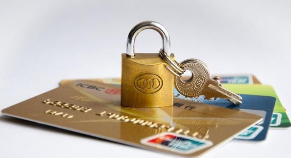 还清债卡就剪卡？揭秘：90%的人还在被坑，正确上岸姿势在这里